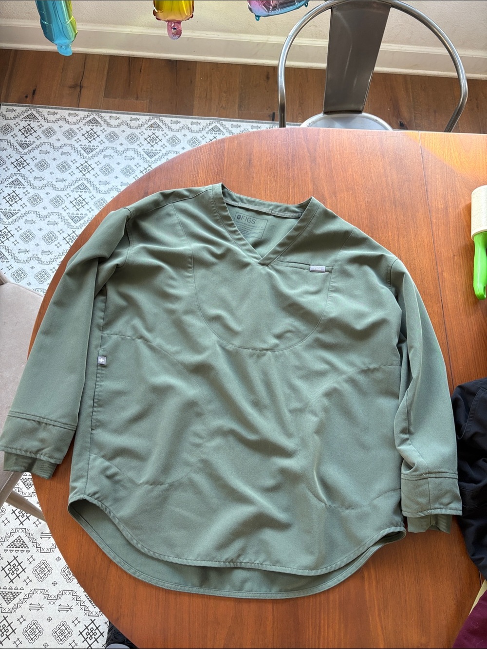 Figs Women’s Long Sleeve V-Neck Top in Olive